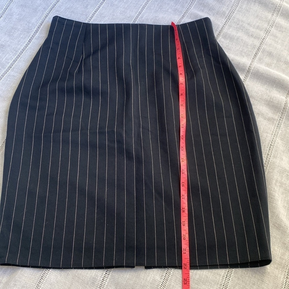 Dorothy Perkins Dark Navy Pinstripe Skirt. - Picture 8 of 11
